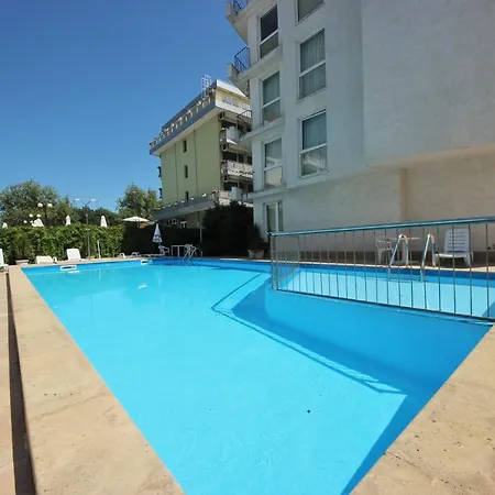 Menada Azzuro Apartments Слънчев бряг